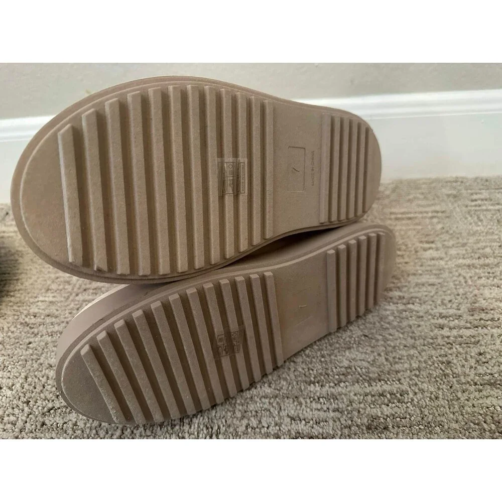 NWT PrettyLittleThing Cream Faux Fur Platform Boots Size 9 Cozy Winter Chunky - Picture 7 of 7